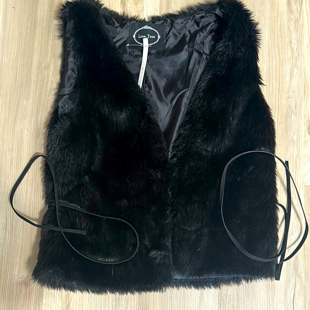 Love Tree Elegant Black Faux Fur Vest L